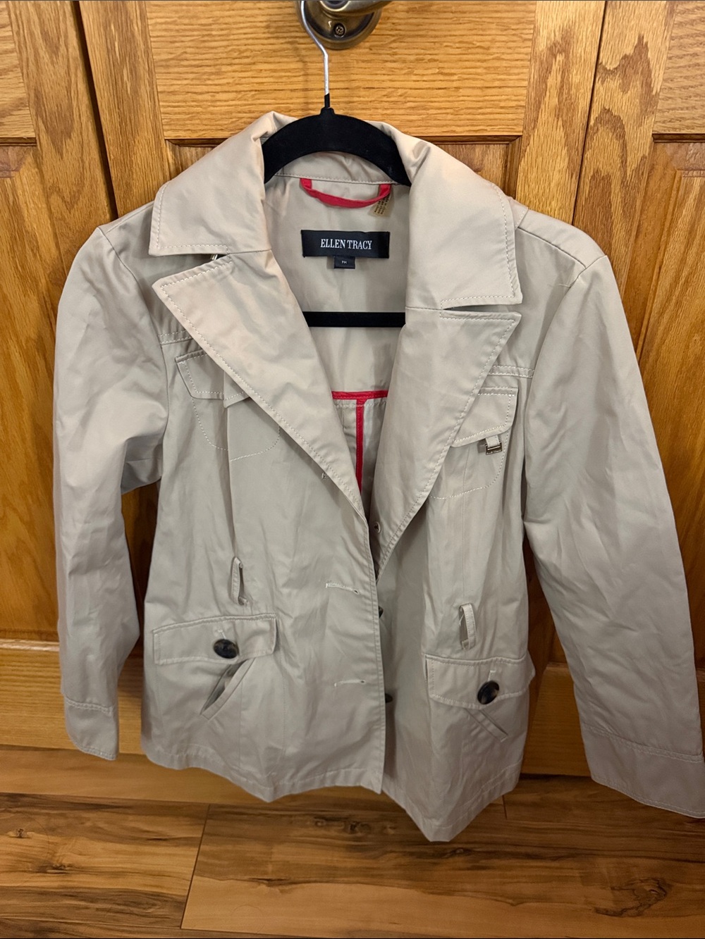 Ellen Tracy Light Beige Trench Coat with Buttoned Flap Pockets